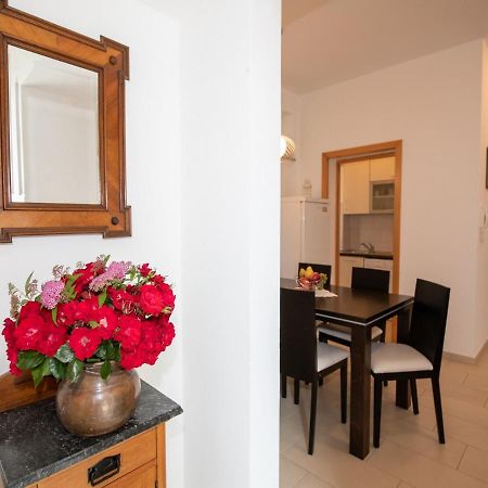 Apartment Marina With Sea View 로브란 외부 사진