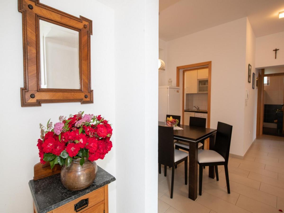 Apartment Marina With Sea View 로브란 외부 사진