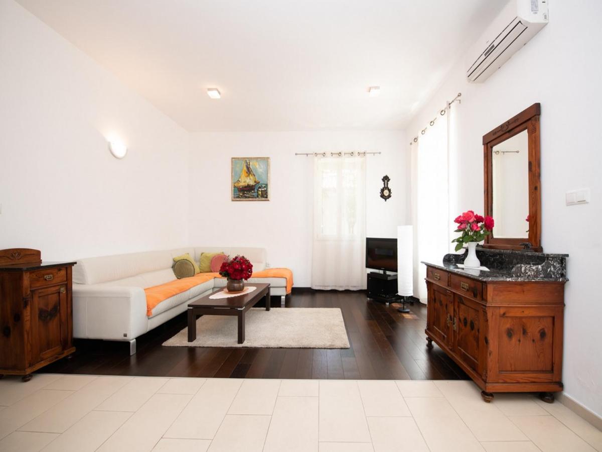 Apartment Marina With Sea View 로브란 외부 사진