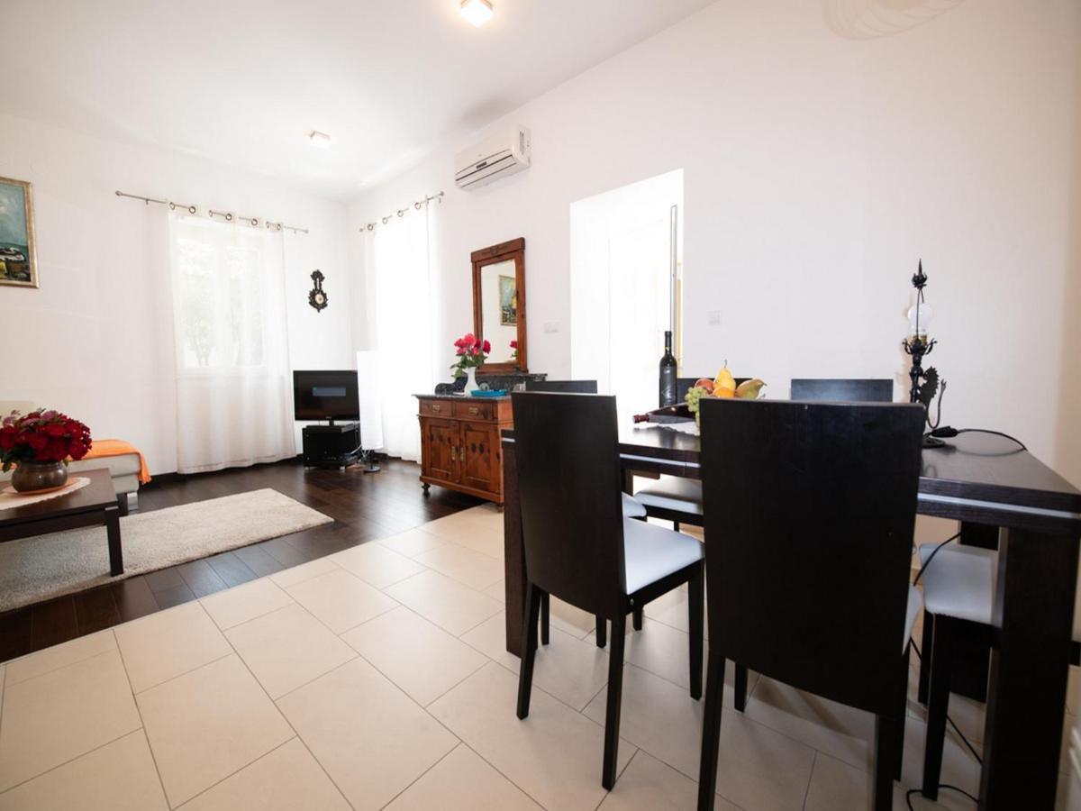 Apartment Marina With Sea View 로브란 외부 사진